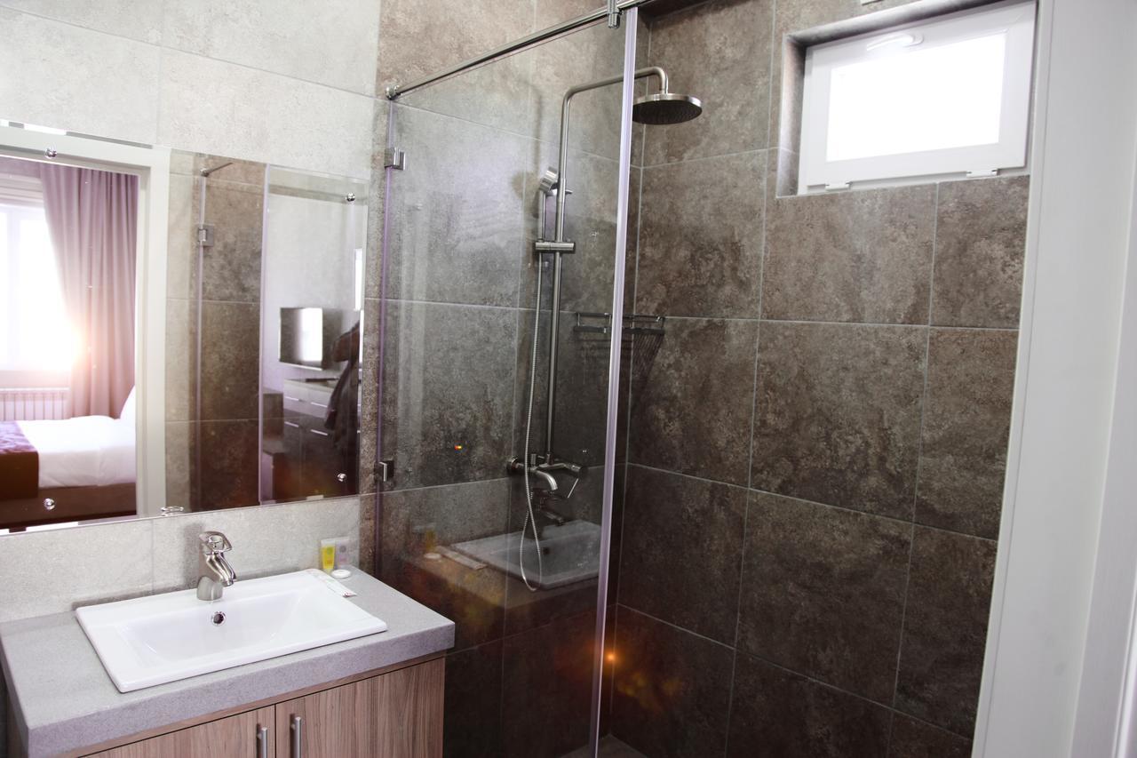 Small Hotel Bishkek Esterno foto