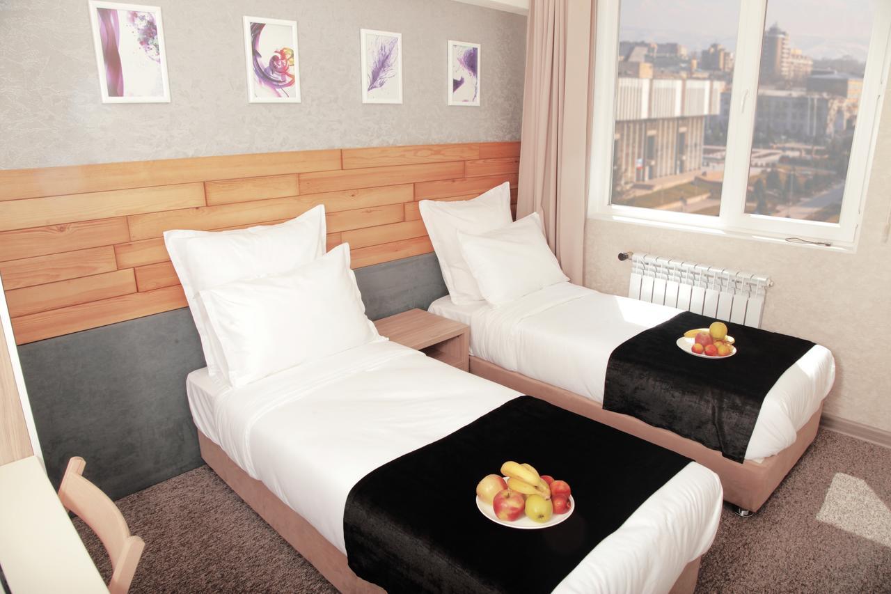 Small Hotel Bishkek Esterno foto