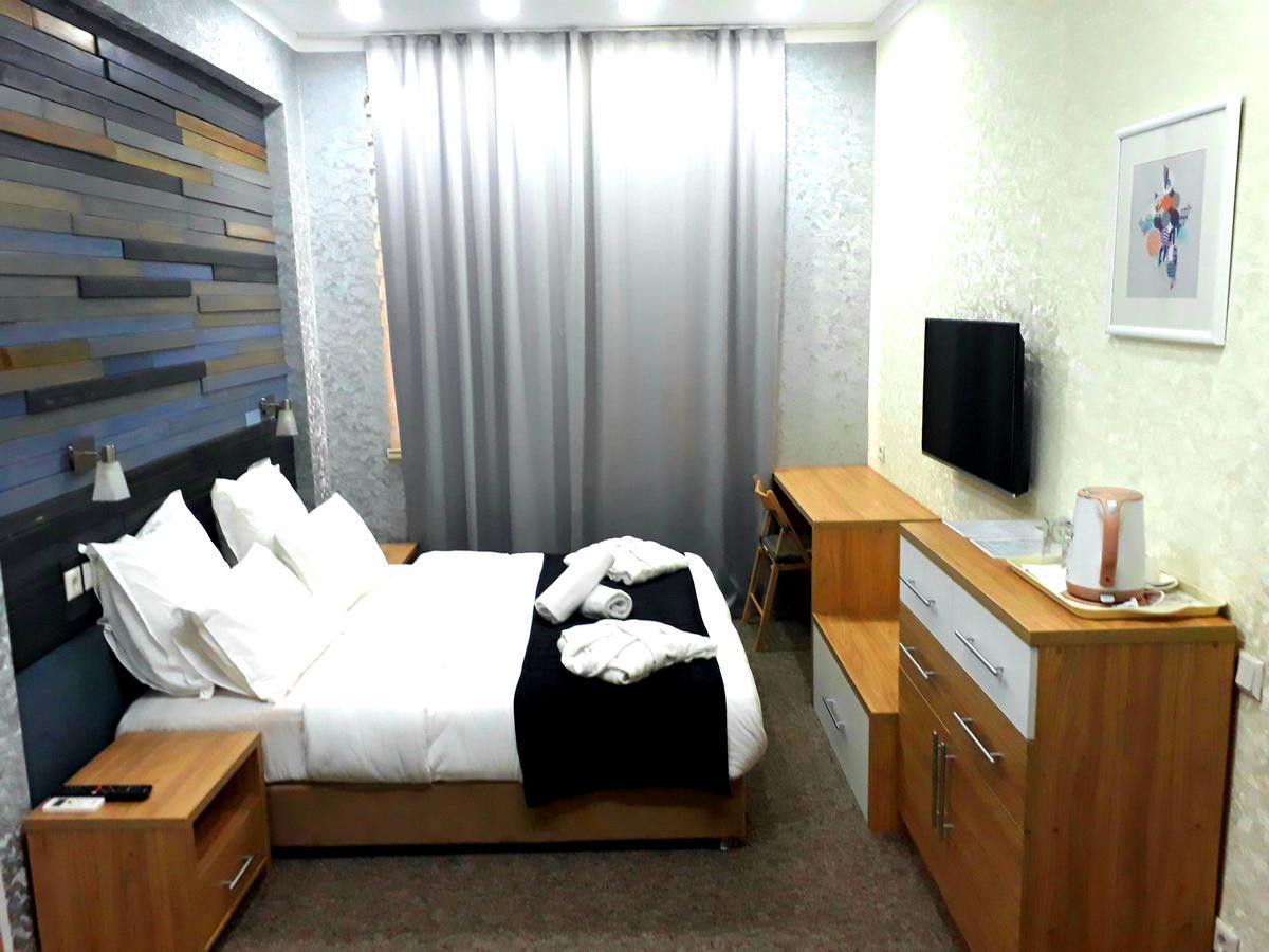 Small Hotel Bishkek Esterno foto